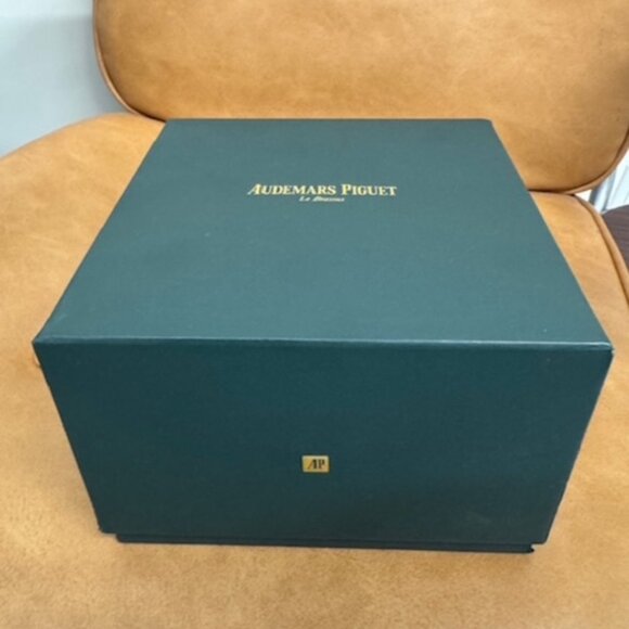 AP Audemars Green Wooden Watch box storage - Picture 5 of 6